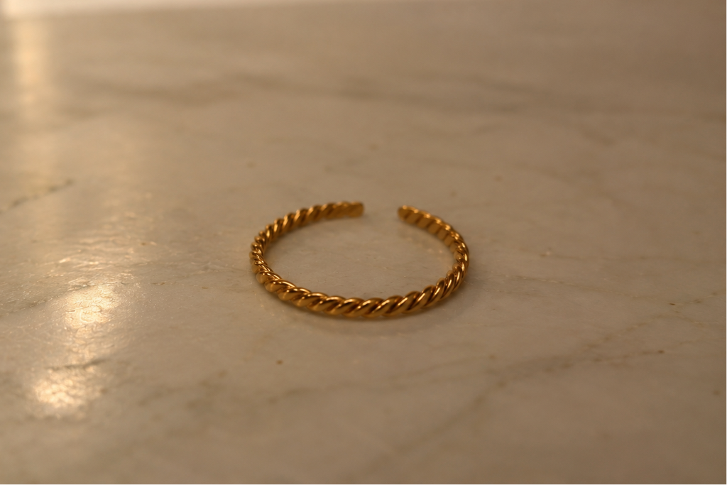 Twist My Heart Ring
