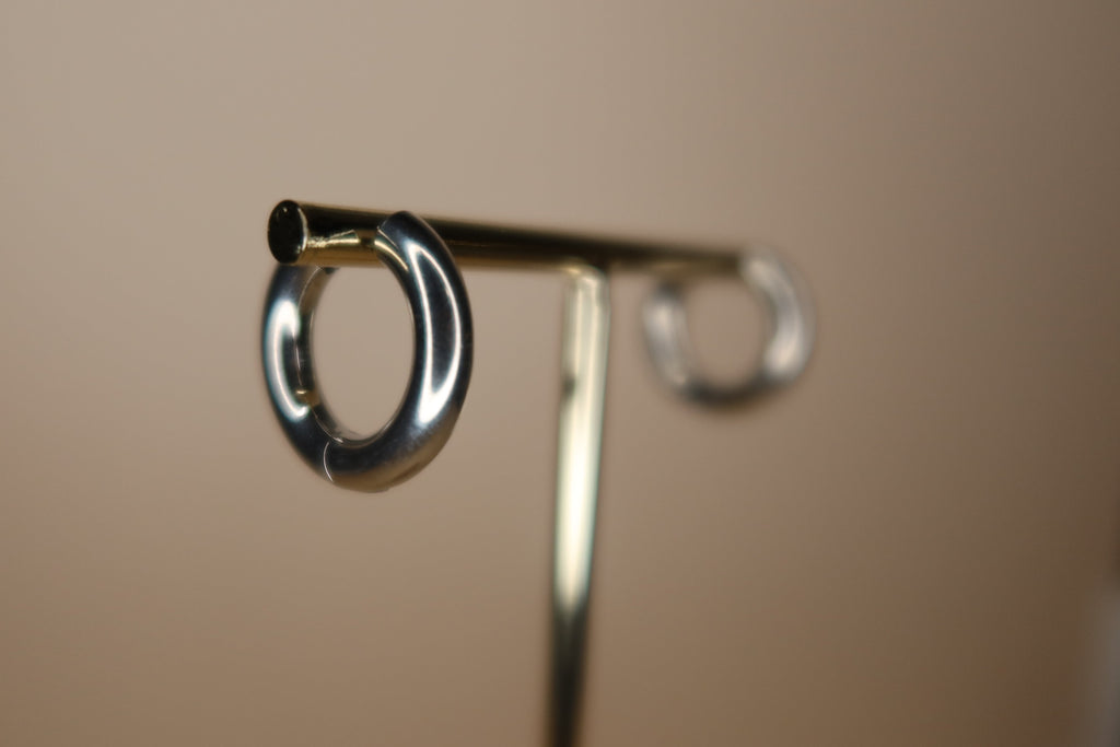 Clingy Hoops