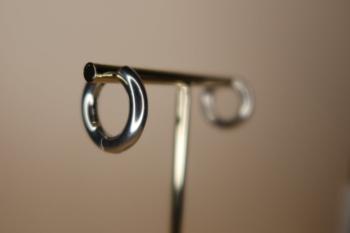 Clingy Hoops